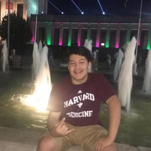 Meet your Posher, Luis